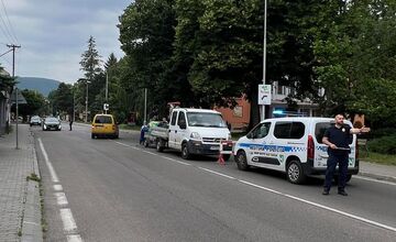 FOTO: V Novom Meste nad Váhom sa dnes ráno prepadla časť vozovky 