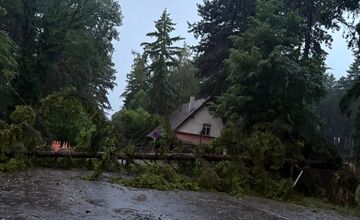 FOTO: Obyvatelia Trenčína a okolia zdieľali fotografie búrky, ktorá sa prehnala krajom 
