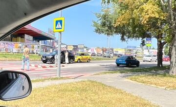 FOTO: Kolízia v blízkosti Kauflandu v Prievidzi: Obmedzenie v smere do centra