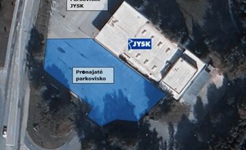 FOTO: V Dubnici nad Váhom pribudlo vyše 60 bezplatných parkovacích miest. Miestni kritizujú vzdialenosť aj pokuty