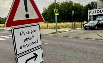 FOTO: Začína sa oprava lávky ponad železnicu v Prievidzi, uzávera potrvá do októbra