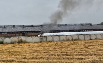 FOTO: V Trenčianskej Teplej zasahovali hasiči. Išlo o neohlásené spaľovanie odpadu