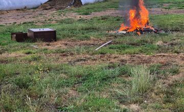 FOTO: V Trenčianskej Teplej zasahovali hasiči. Išlo o neohlásené spaľovanie odpadu