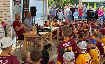 FOTO: Hokejový tábor v Trenčíne navštívil legendárny Zdeno Chára 