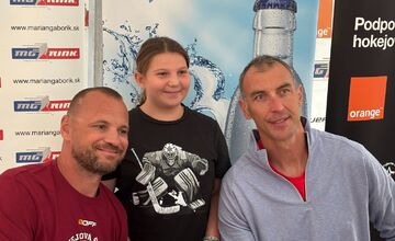 FOTO: Hokejový tábor v Trenčíne navštívil legendárny Zdeno Chára 