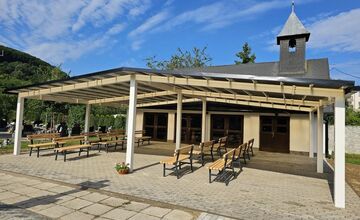 FOTO: V púchovskom okrese pribudol prístrešok pri Dome smútku v Nosiciach