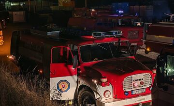 FOTO: Ilavu zachvátil hustý čierny dym z horiacej haly plnej plastov 