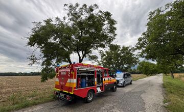 FOTO: Hasiči zasahovali pri nehode v Nitrianskom Pravne, jedna osoba sa zranila