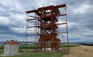 FOTO: V Malých Chlievanoch vyrastie nová vyhliadka aj kaplnka. Bánovce chcú prilákať turistov aj posilniť komunitu
