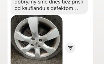 FOTO: Nepríjemné prekvapenie pri Kauflande v Bánovciach nad Bebravou. Vodiči si našli v pneumatikách klince