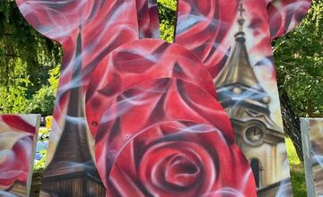 FOTO: Betónové panely v Bánovciach dostali novú tvár. Miestny maliar Milanovič ich premenilo na umelecký objekt