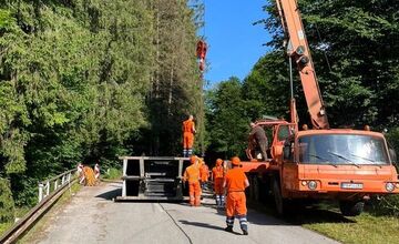 FOTO: V Dolnej Maríkovej riešia problémový prejazd zapožičanou konštrukciou 