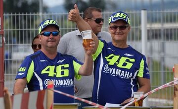 FOTO: Fanúšikovia motošportu smútia za Ivanom Chorvátom 