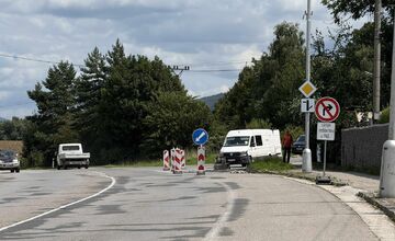 FOTO: Cestári v Novej Dubnici revitalizujú niekoľko miestnych ciest