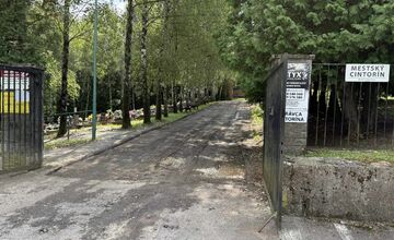 FOTO: Cestári v Novej Dubnici revitalizujú niekoľko miestnych ciest