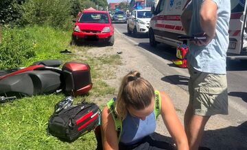 FOTO: Všetky záchranné zložky zasahovali pri zrážke auta s motorkou v Nedožeroch - Brezanoch