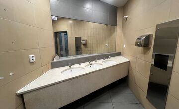 FOTO: Sládkovičova ulica v Trenčíne dostane nové verejné WC, počas prác budú k dispozícii toalety na Farskej