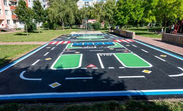 FOTO: Revitalizácia na Hollého v Novom Meste nad Váhom je dokončená: deti majú nové dopravné ihrisko