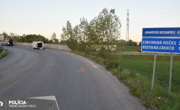 FOTO: Pri Trenčíne sa prevrátila opitá žena s osobným automobilom po náraze do zvodidiel 