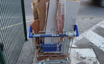 FOTO: V Novom Meste nad Váhom sa niektoré ulice menia na smetisko 