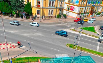 FOTO: Trenčania diskutujú, či bol na križovatke lepší kruháč