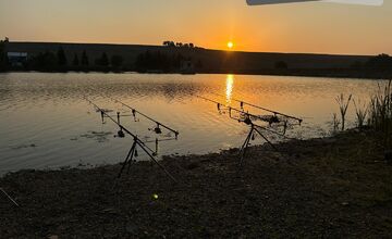 FOTO: Akcia „Háčik“! Polícia dohliadala na rybárov pri Bánovciach nad Bebravou, odhalila tri priestupky