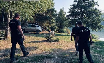 FOTO: Akcia „Háčik“! Polícia dohliadala na rybárov pri Bánovciach nad Bebravou, odhalila tri priestupky