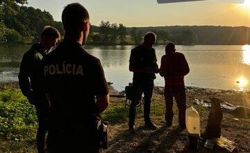 FOTO: Akcia „Háčik“! Polícia dohliadala na rybárov pri Bánovciach nad Bebravou, odhalila tri priestupky