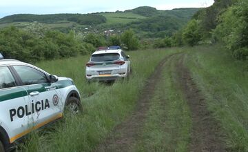 FOTO: Muž pri Trenčíne ohrozoval v lese poľovníkov aj políciu 