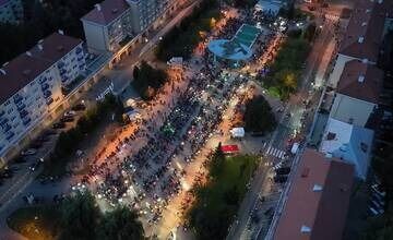 FOTO: Nočnú jazdu Považím sledujú každoročne tisíce obyvateľov 