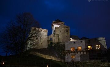 FOTO: Trenčiansky hrad opäť organizuje obľúbené nočné prehliadky 