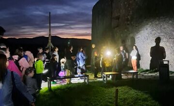 FOTO: Trenčiansky hrad opäť organizuje obľúbené nočné prehliadky 