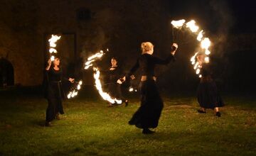 FOTO: Trenčiansky hrad opäť organizuje obľúbené nočné prehliadky 
