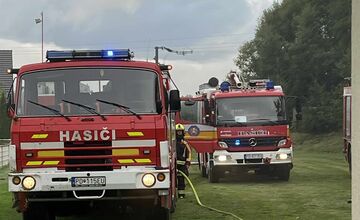 FOTO: Na štadióne v Pravenci horeli šatne, hráči sa museli prezliekať v susednej obci