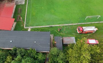 FOTO: Na štadióne v Pravenci horeli šatne, hráči sa museli prezliekať v susednej obci