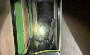 FOTO: Na štadióne v Pravenci horeli šatne, hráči sa museli prezliekať v susednej obci