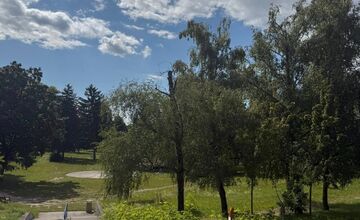 FOTO: V Bánovciach menia mestský park na modernú oázu oddychu. Pribudnú jazierka, stromy aj nový amfiteáter