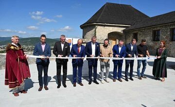 FOTO: Trenčiansky hrad dostal nový šat. Čo všetko sa na ňom vylepšilo?