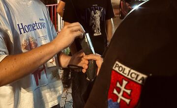 FOTO: Polícia v okrese Bánovce nad Bebravou preverila takmer 400 ľudí, riešila aj prípad záchrany života