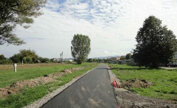 FOTO: V Partizánskom pokračuje výstavba cyklotrasy, obyvatelia sa v názoroch rozchádzajú