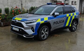 FOTO: Stohy slamy a horiaci stroj. Pobedimskí hasiči opäť predviedli rýchlu reakciu