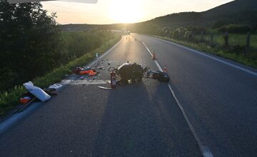 FOTO: Život motorkára vyhasol po nehode v Prievidzskom okrese 