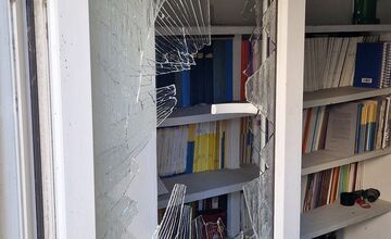 FOTO: Z farského úradu v Hornej Strede zmizli peniaze a šperky, polícia pátra po páchateľovi