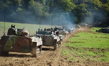 FOTO: Ozbrojené sily oslavujú v Brezovej, mesto sa pripravuje na veľký program