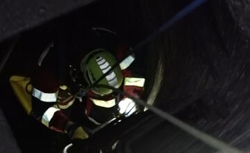 FOTO: Gymnázium v Novom Meste má pri vchode historickú studňu bez vody