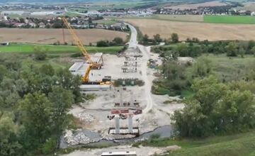 FOTO: Mosty na panelku pri Trenčíne naberajú reálne črty 