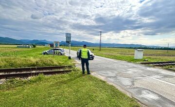 FOTO: Policajné kontroly na železniciach v Trenčianskom kraji odhalili alkohol u zamestnancov aj vodičov