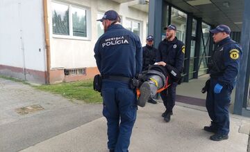 FOTO: V handlovskej nemocnici prebieha nácvik evakuácie lôžkovej časti za účasti všetkých záchranných zložiek