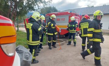FOTO: V handlovskej nemocnici prebieha nácvik evakuácie lôžkovej časti za účasti všetkých záchranných zložiek