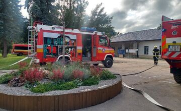 FOTO: V handlovskej nemocnici prebieha nácvik evakuácie lôžkovej časti za účasti všetkých záchranných zložiek